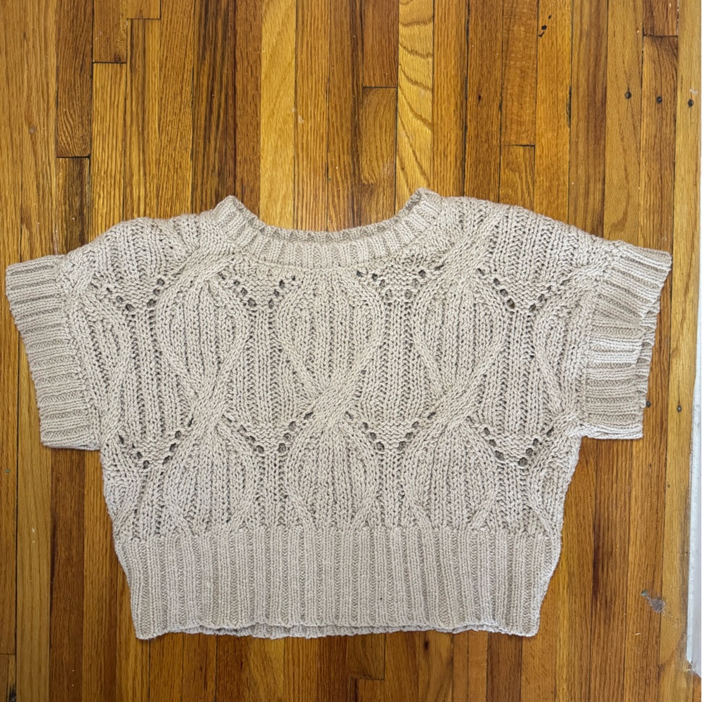 Short sleeve Knit Sweater Size M